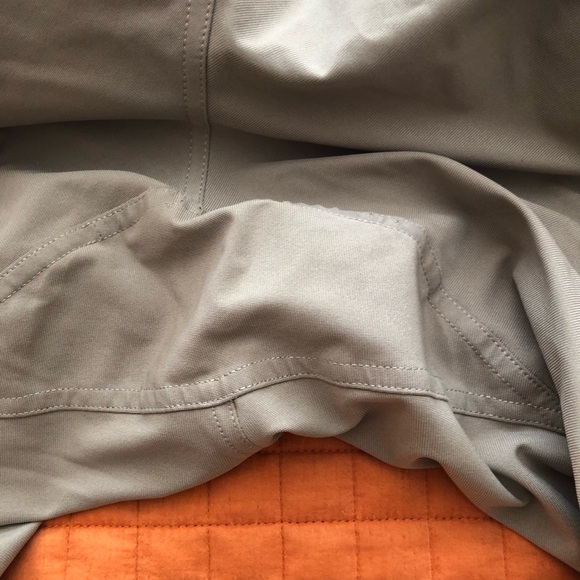 ABC Classic-Fit Pant 32” *Warpstreme.  Colour Torino Sand. - Picture 2 of 4